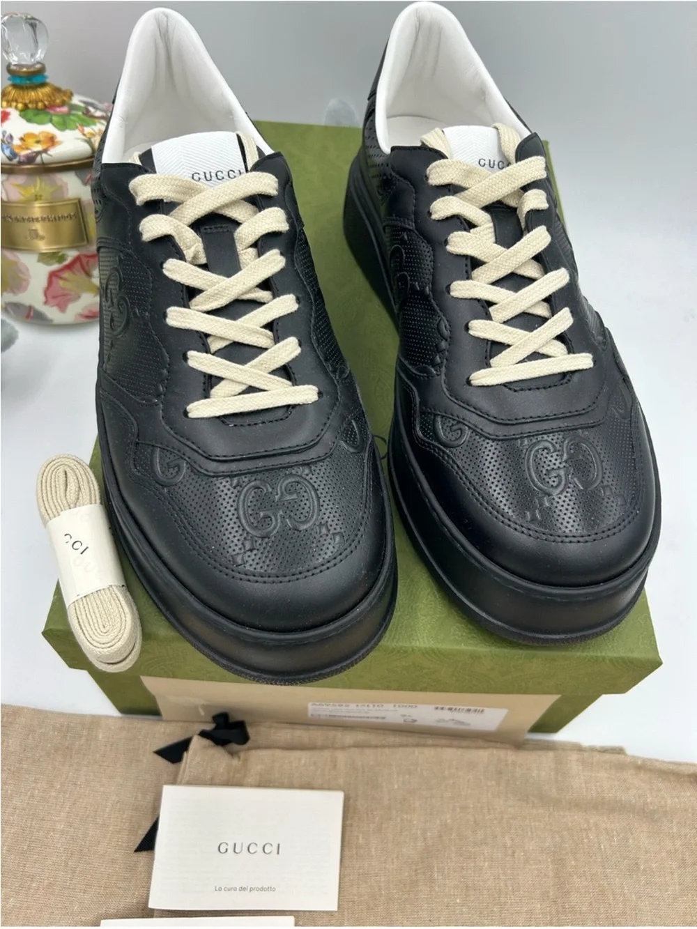 Men’s Gucci, Gigi embossed leather sneakers size 9.5 it’s 10.5 US made in Italy